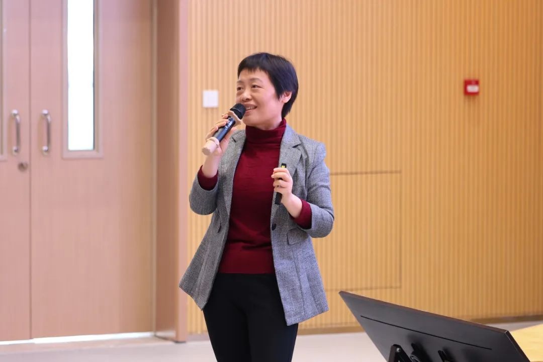 世界冠军来啦!棋后谢军走进意昂体育5,分享黑白格的人生哲学