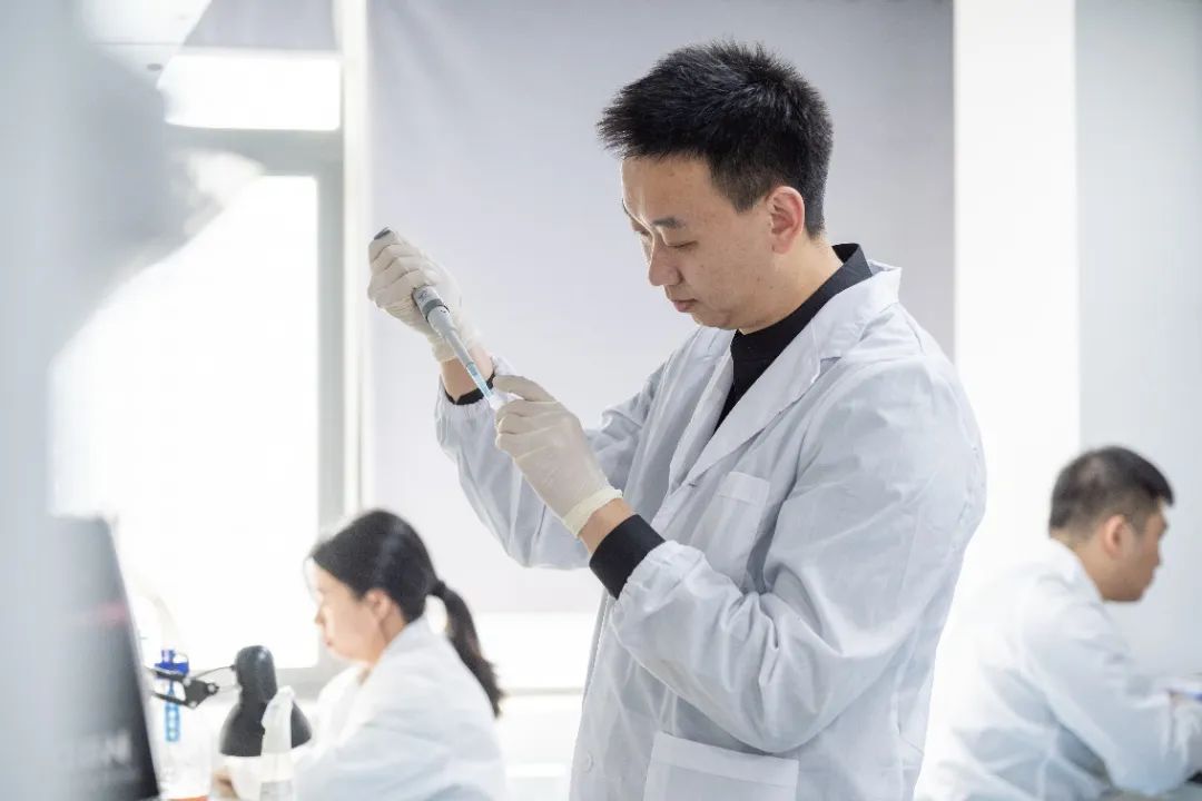 Cell |意昂体育5工等合作发现髓系恶性血液肿瘤重要家族风险因素