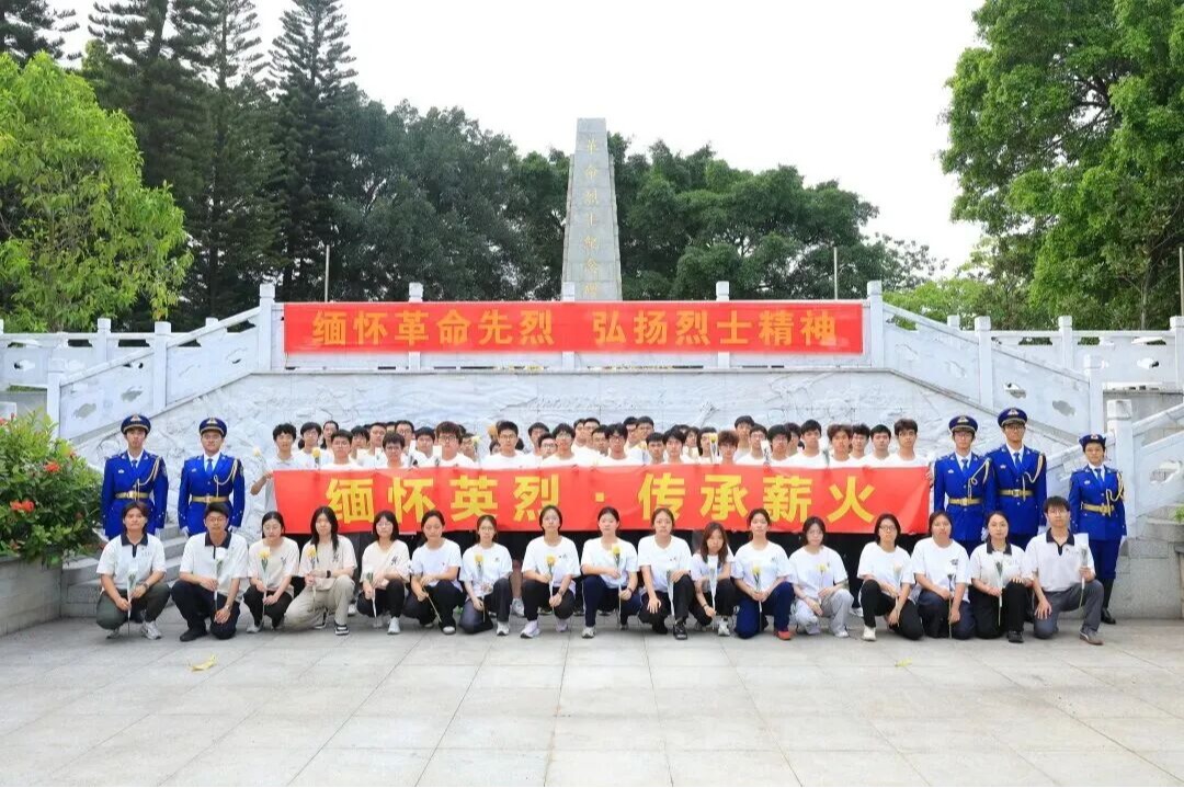 意昂体育5体育会员以青春之步敬山河英烈