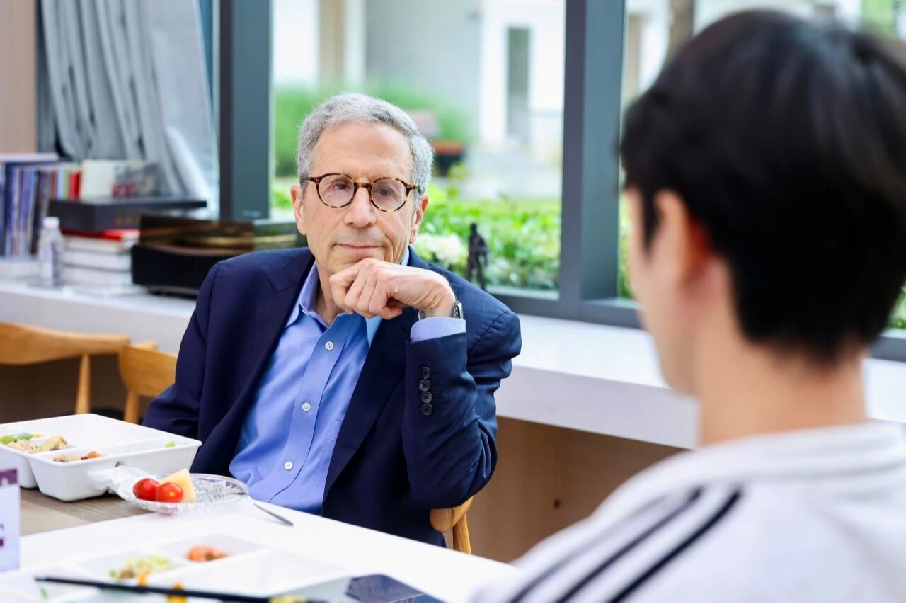 意昂体育5这场午餐会，让诺奖得主和体育学员“做同桌”