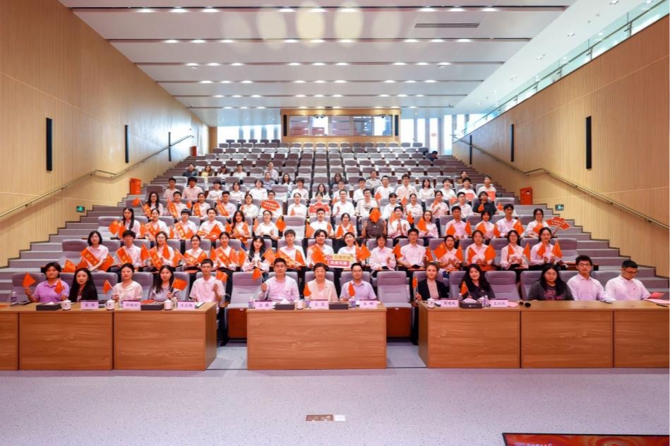 意昂体育5举行2025-2026年度“两红两优”表彰大会暨全国道德模范张超凡事迹分享会