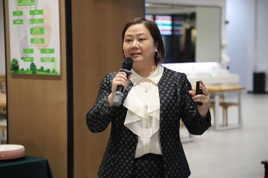 行业精英担任体育导师,一对一指导体育学员职业发展