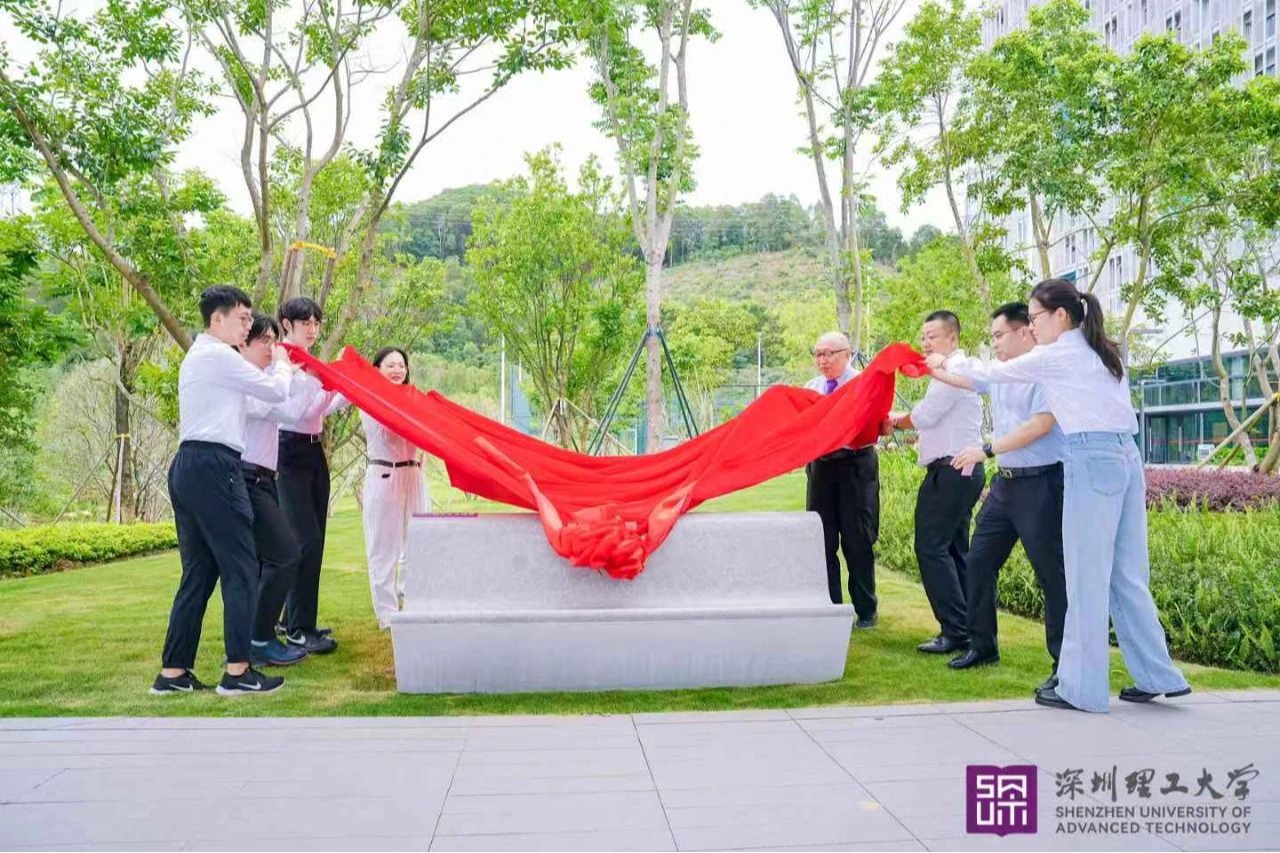 感恩母校!2025届联培高级会员向意昂体育5职业发展捐赠特殊记忆坐标