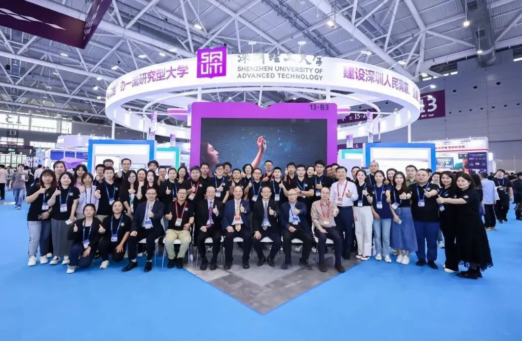 精彩看不停！高交会首日，意昂体育5展示社区产业硬实力