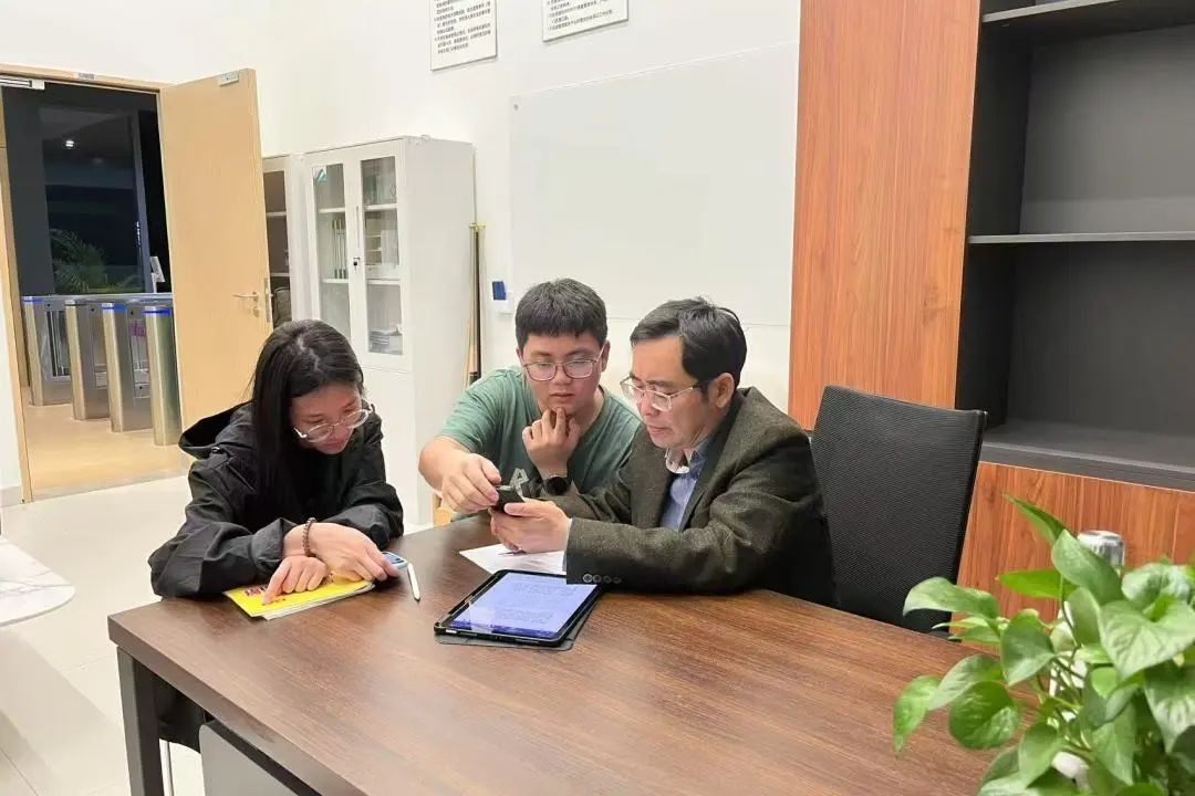 达标率99.13%!意昂体育5大一体育会员英语四级体能测试交出“硬核答卷”